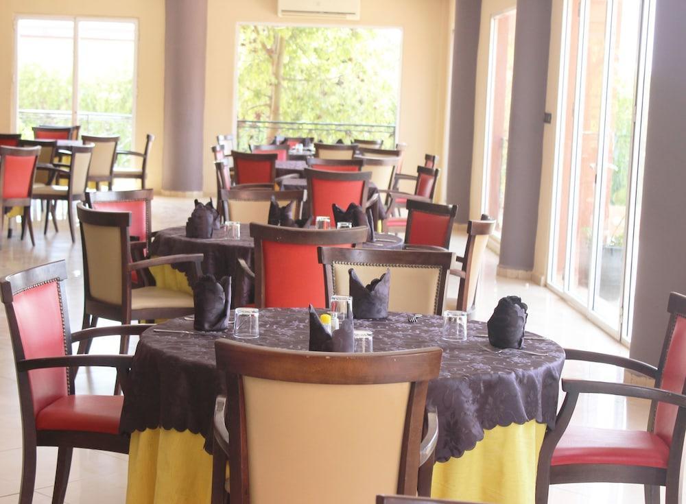 Hotel Al Bassatine بني ملال‎ المظهر الخارجي الصورة